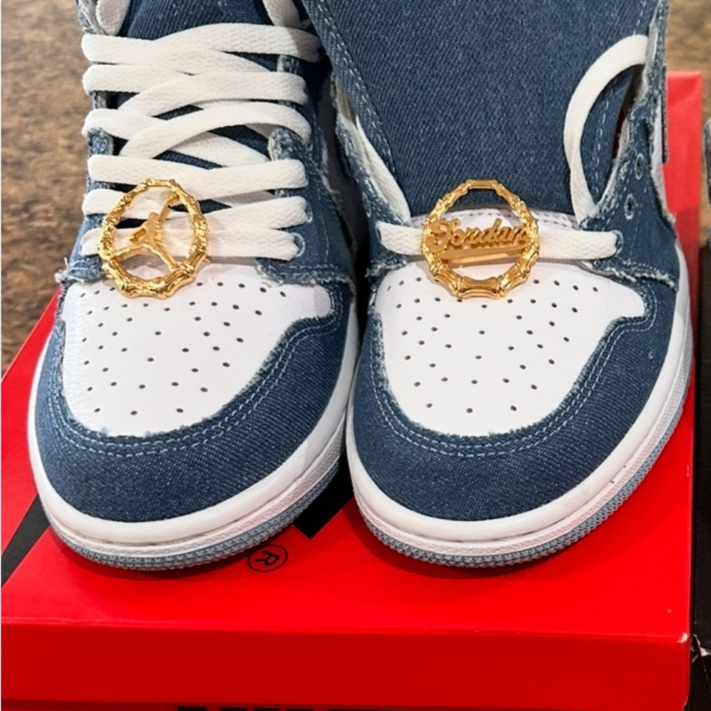 Jordan 1 Retro White Boarder Blue